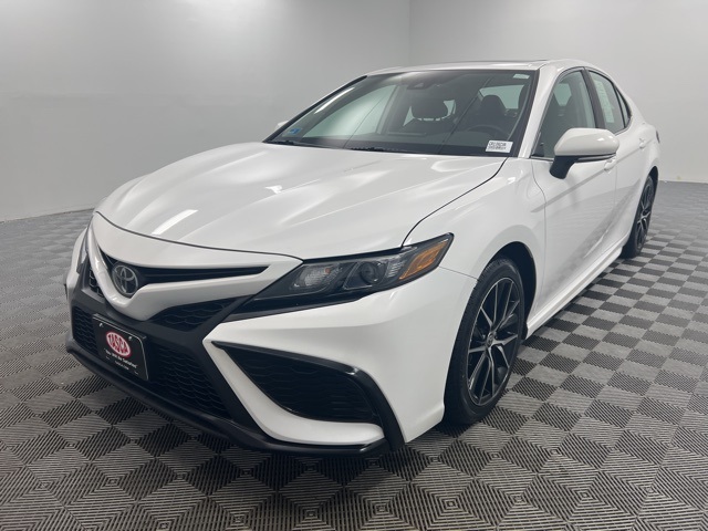 2024 Toyota Camry SE photo 2