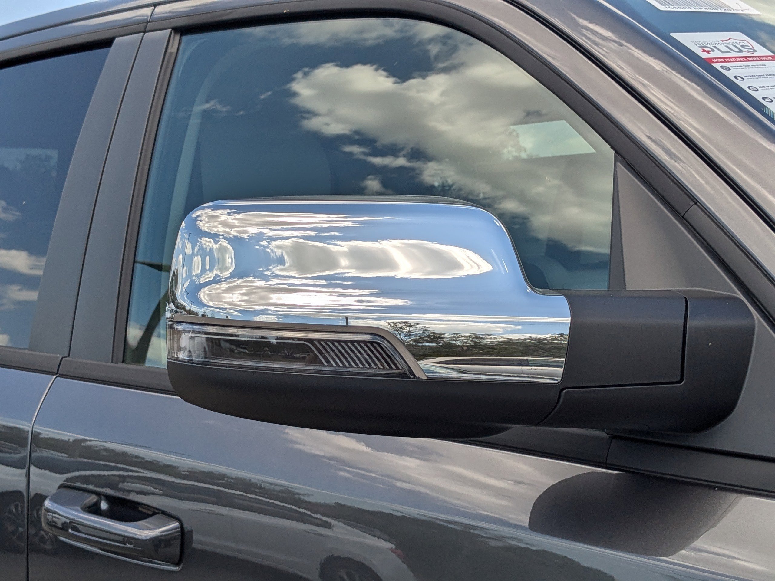 2025 Ram 1500 Laramie photo 9