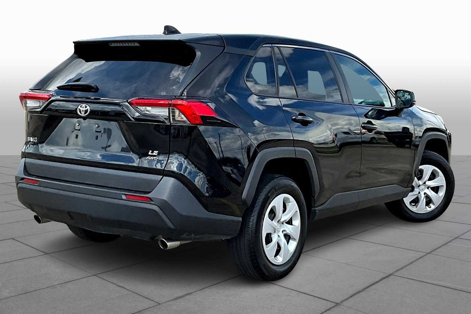 2024 Toyota RAV4 LE photo 11