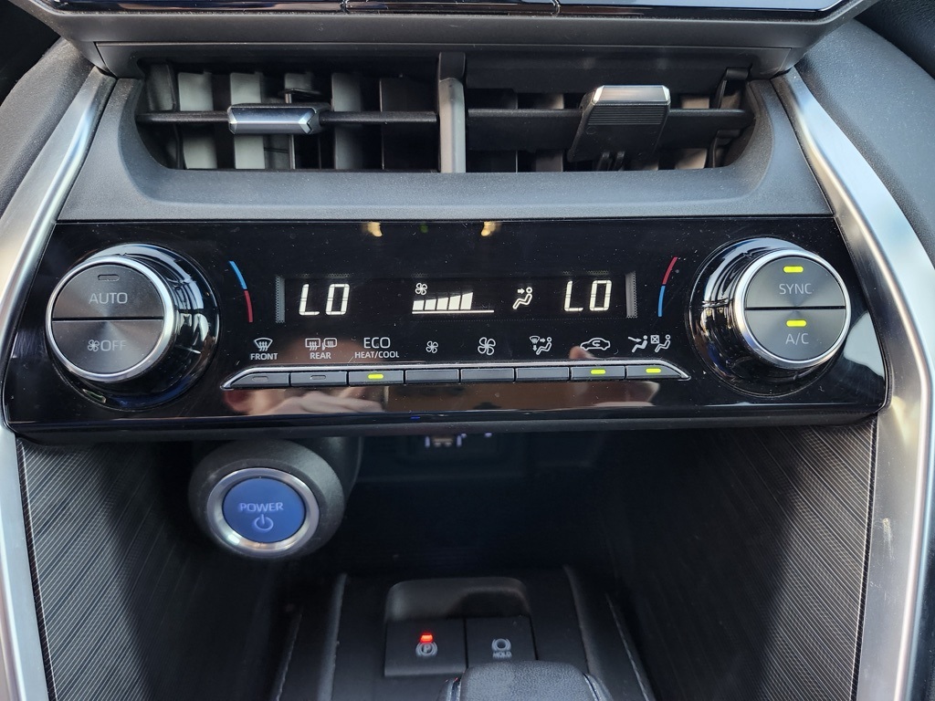 2022 Toyota Venza XLE photo 16