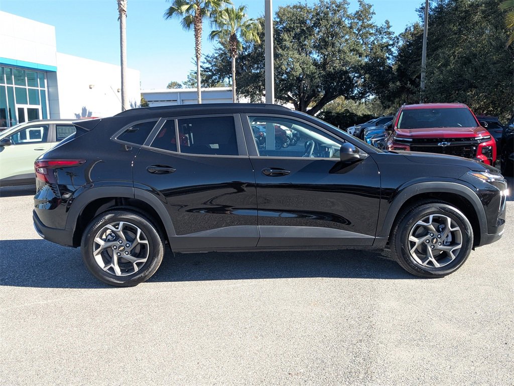 2026 Chevrolet Trax LT photo 2