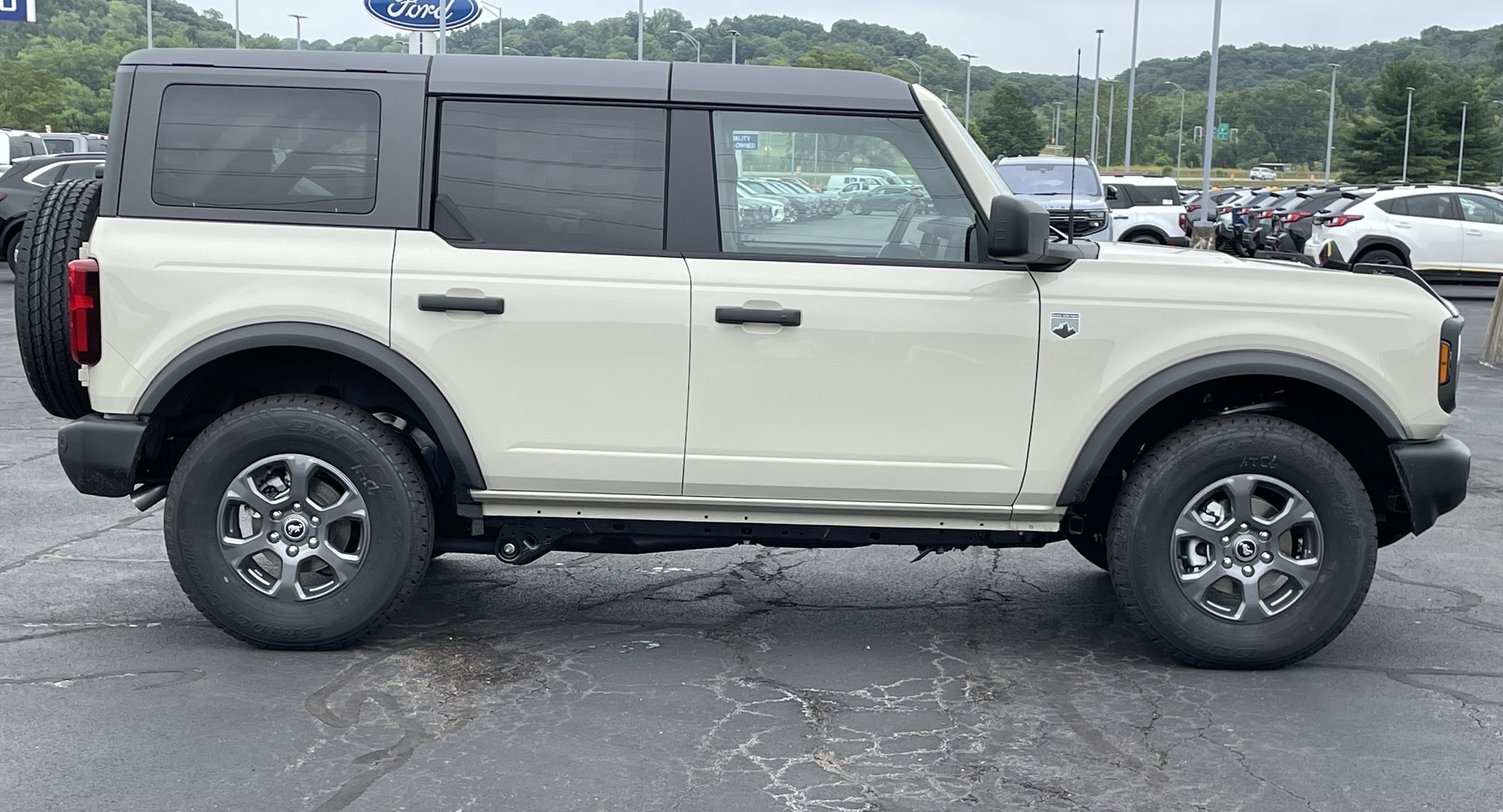 2025 Ford Bronco Big Bend photo 2