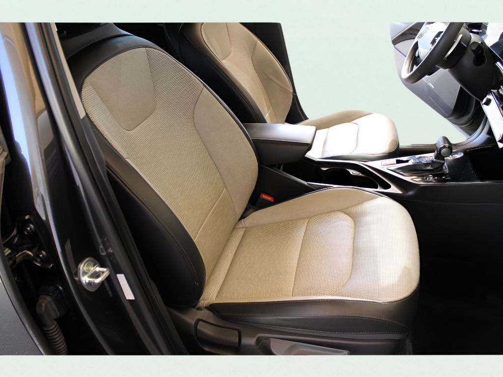 2023 Kia Niro SX Touring photo 15