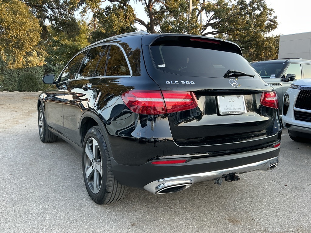 2016 Mercedes Benz GLC 300 4MATIC photo 3