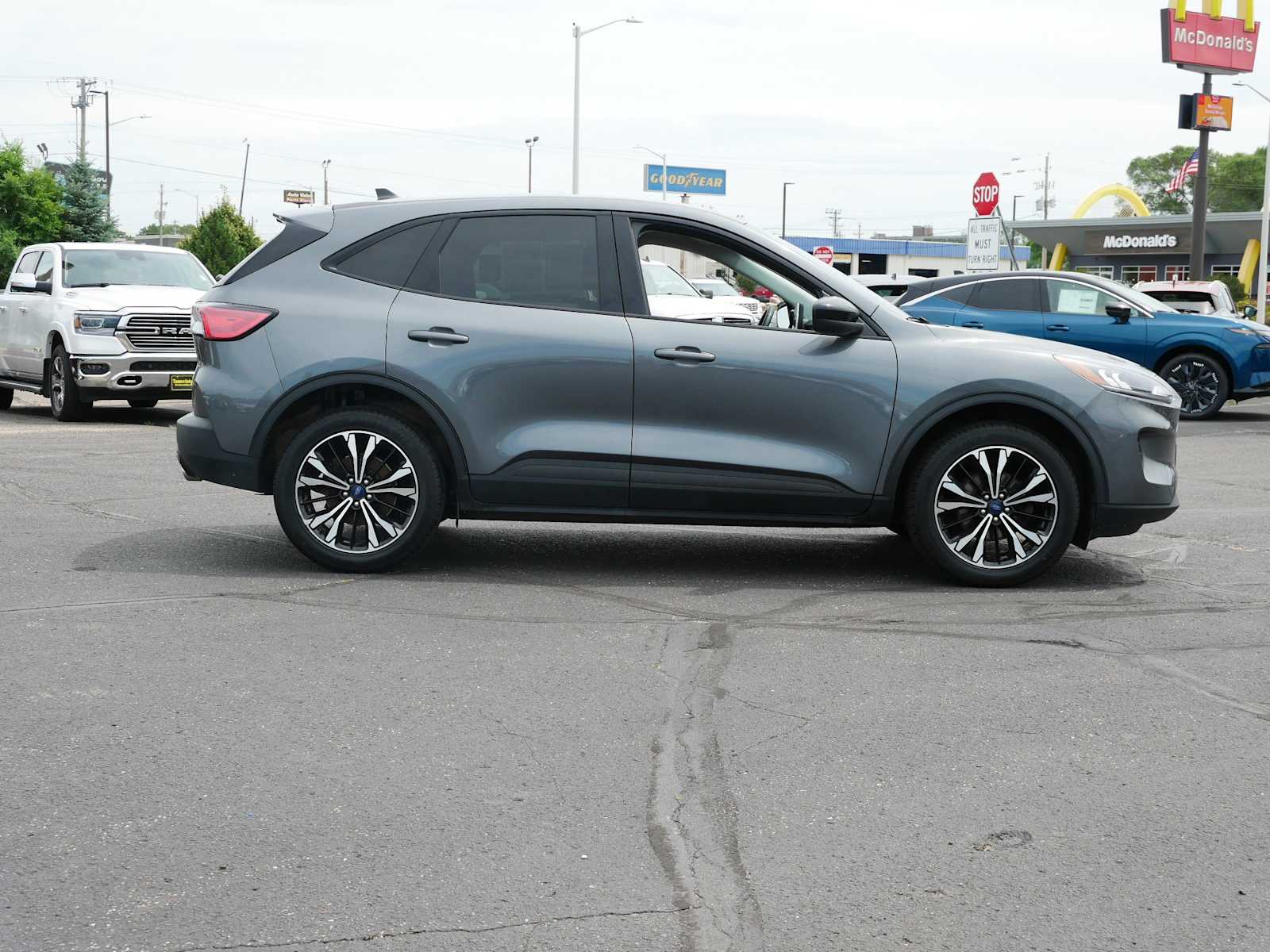 Used 2022 Ford Escape SE with VIN 1FMCU9G62NUB31166 for sale in Brainerd, Minnesota