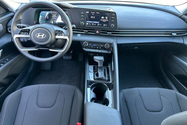 2025 Hyundai Elantra Blue SEL Sport photo 13