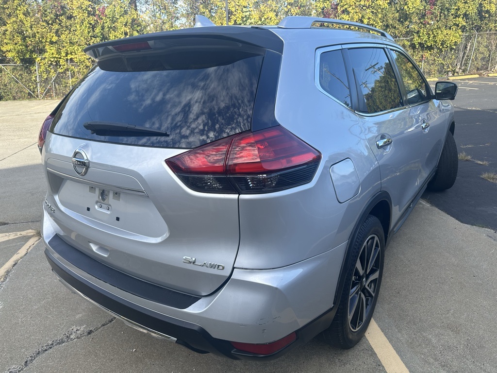 2017 Nissan Rogue SL photo 4