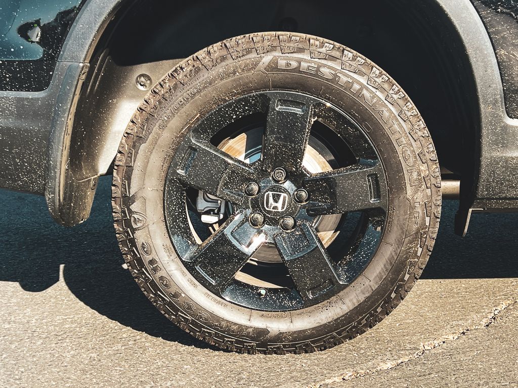 2025 Honda Ridgeline Black Edition photo 4