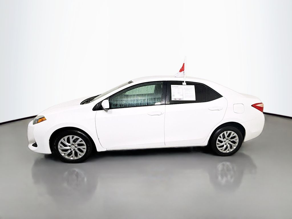 2018 Toyota Corolla LE photo 4