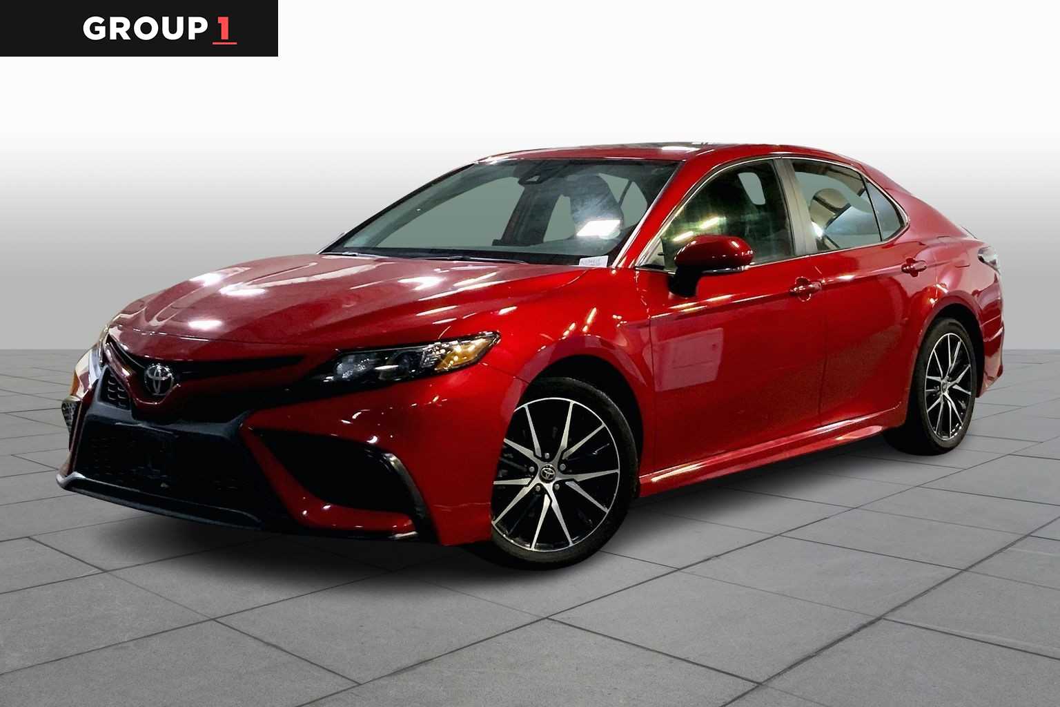 2023 Toyota Camry SE's photo