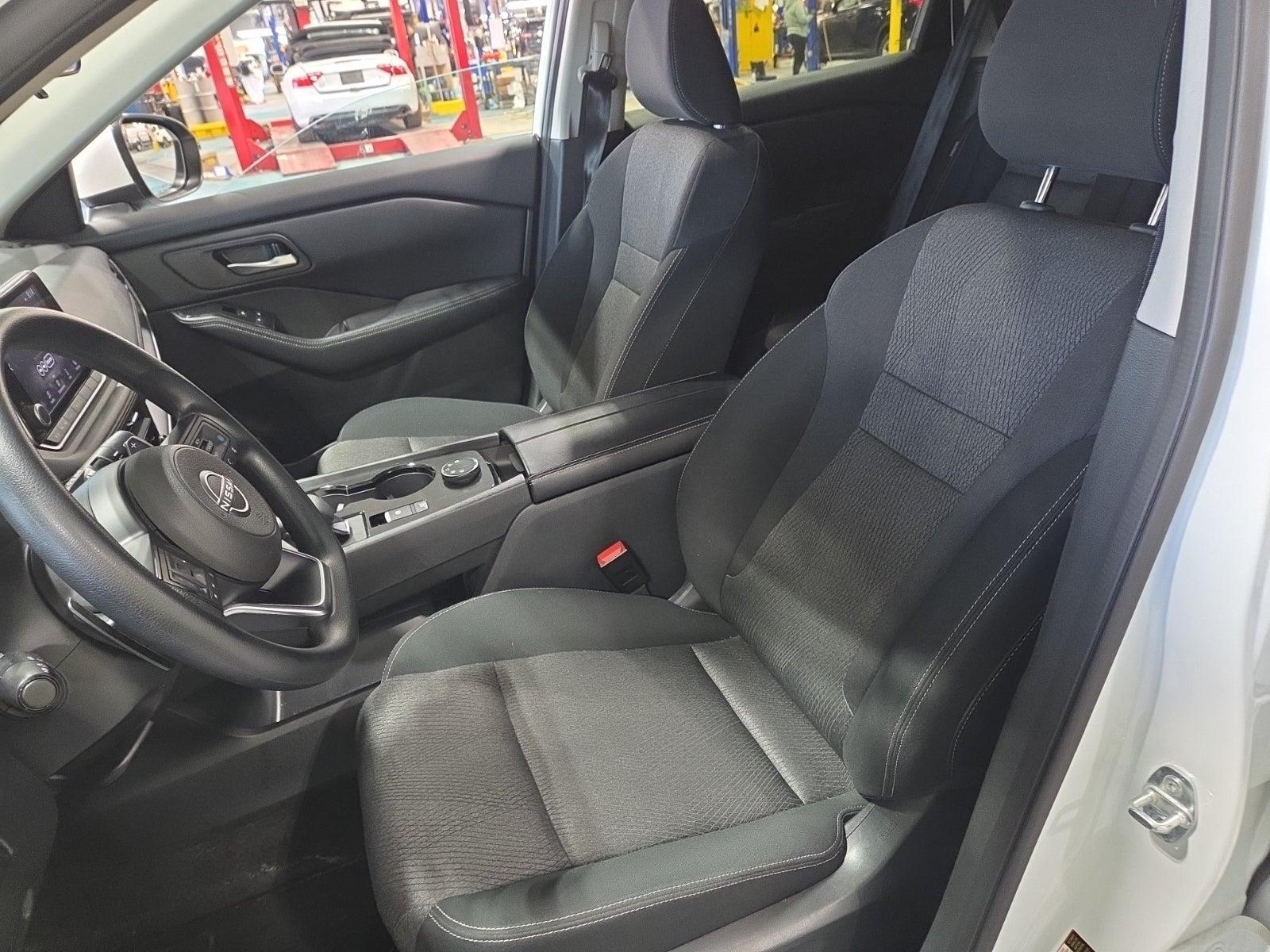 2024 Nissan Rogue SV photo 3