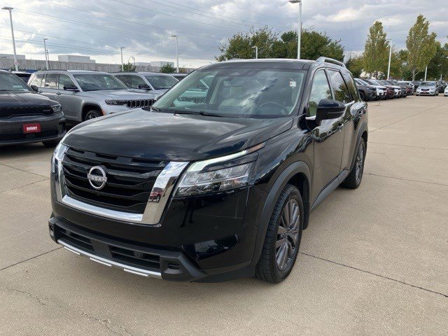 2023 Nissan Pathfinder SL photo 3