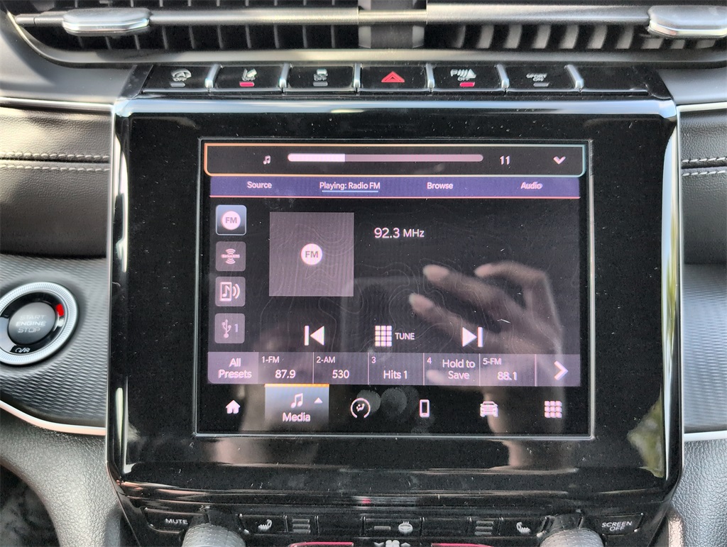 2025 Jeep Grand Cherokee Laredo Altitude photo 15