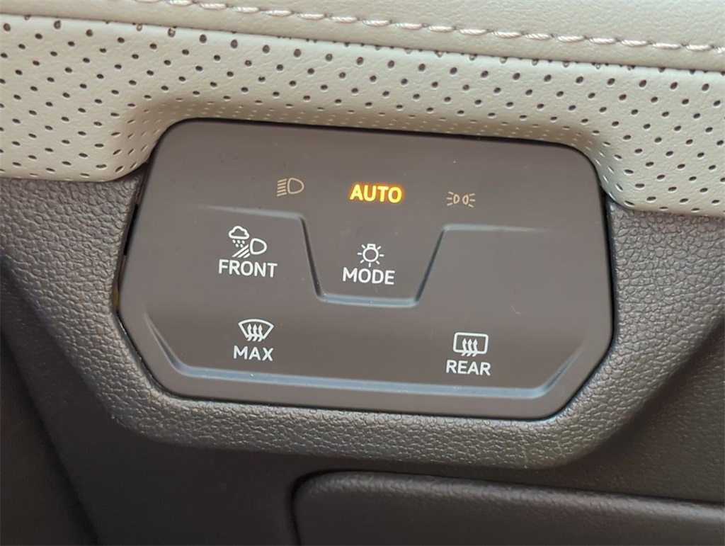 2024 Volkswagen Atlas Peak Edition SEL photo 13