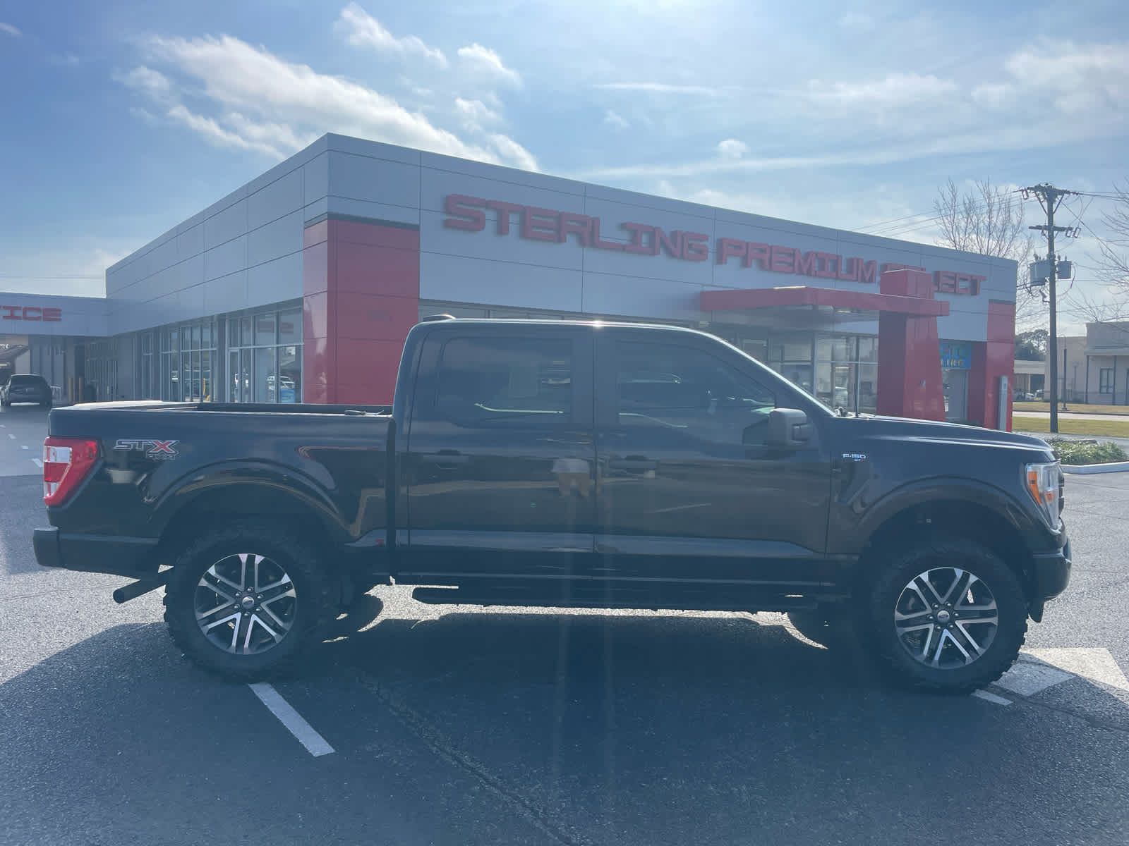 2022 Ford F-150 XL's photo