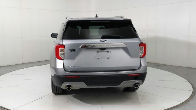 Used 2023 SILVER Ford Limited image 4