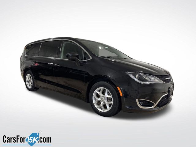 2018 Chrysler Pacifica Touring Plus's photo