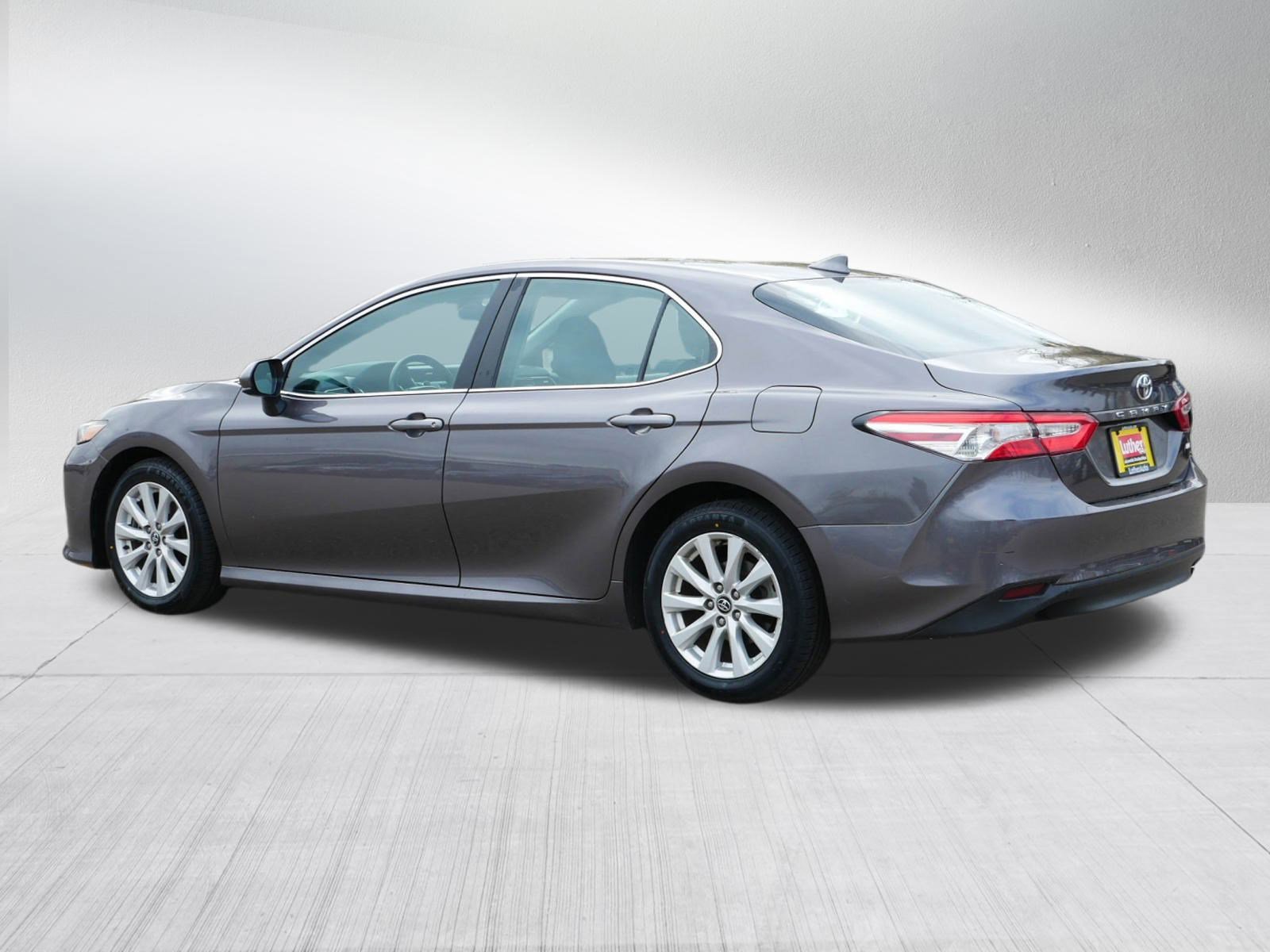 2020 Toyota Camry LE photo 4