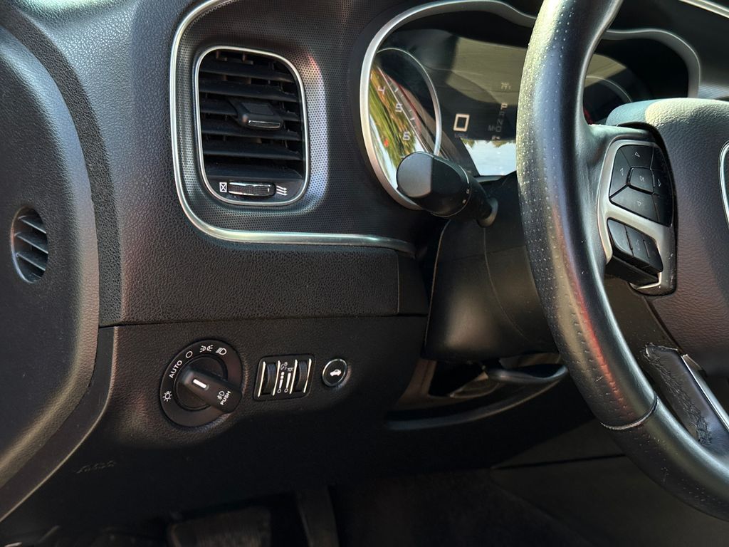 2018 Dodge Charger SXT Plus photo 15