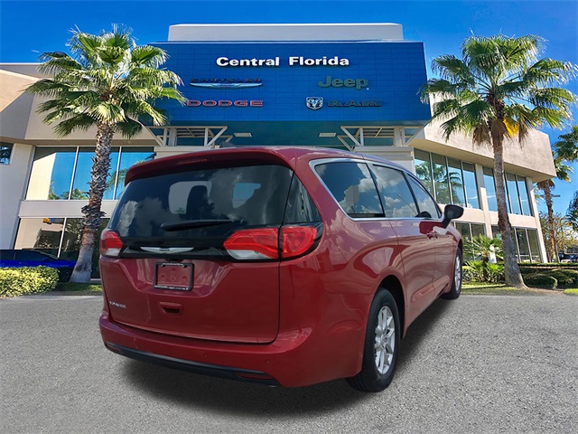 2026 Chrysler Voyager LX photo 4
