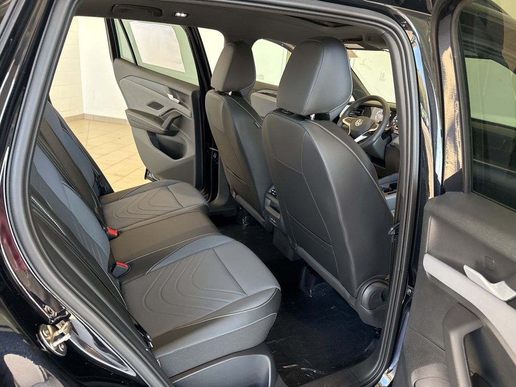 2025 Volkswagen Tiguan SE R-Line Black photo 14