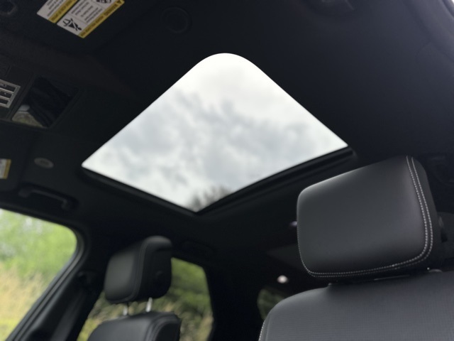 2025 Land Rover Discovery S photo 13