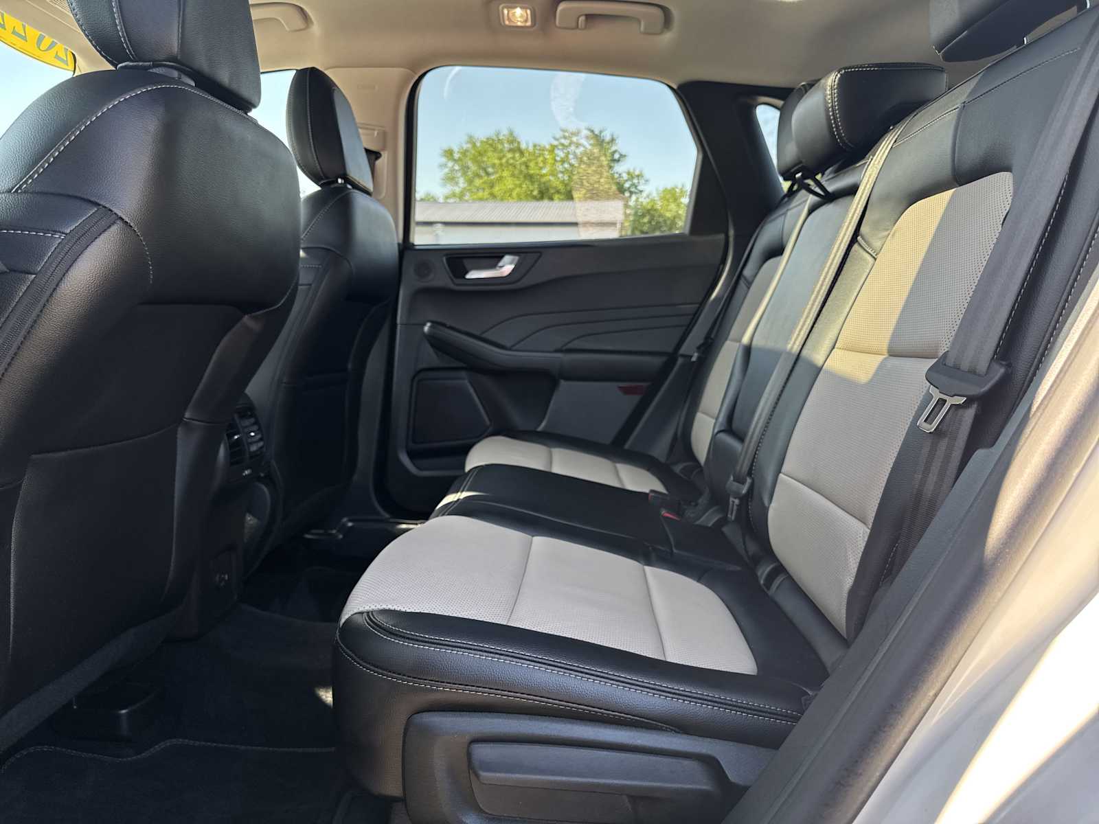 2022 Ford Escape Titanium photo 32
