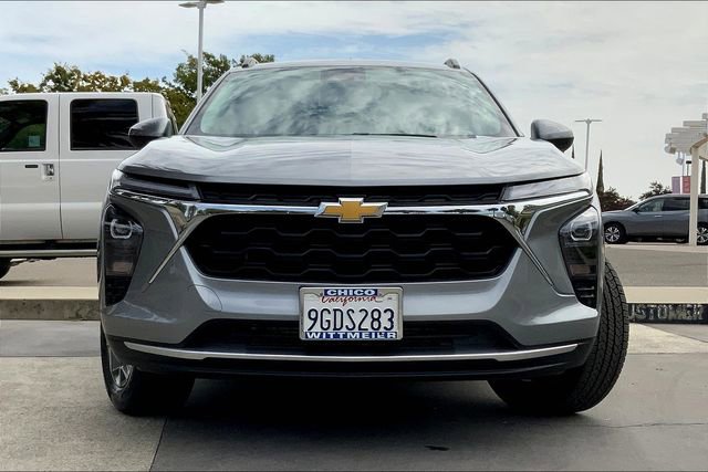 2024 Chevrolet Trax LT photo 3