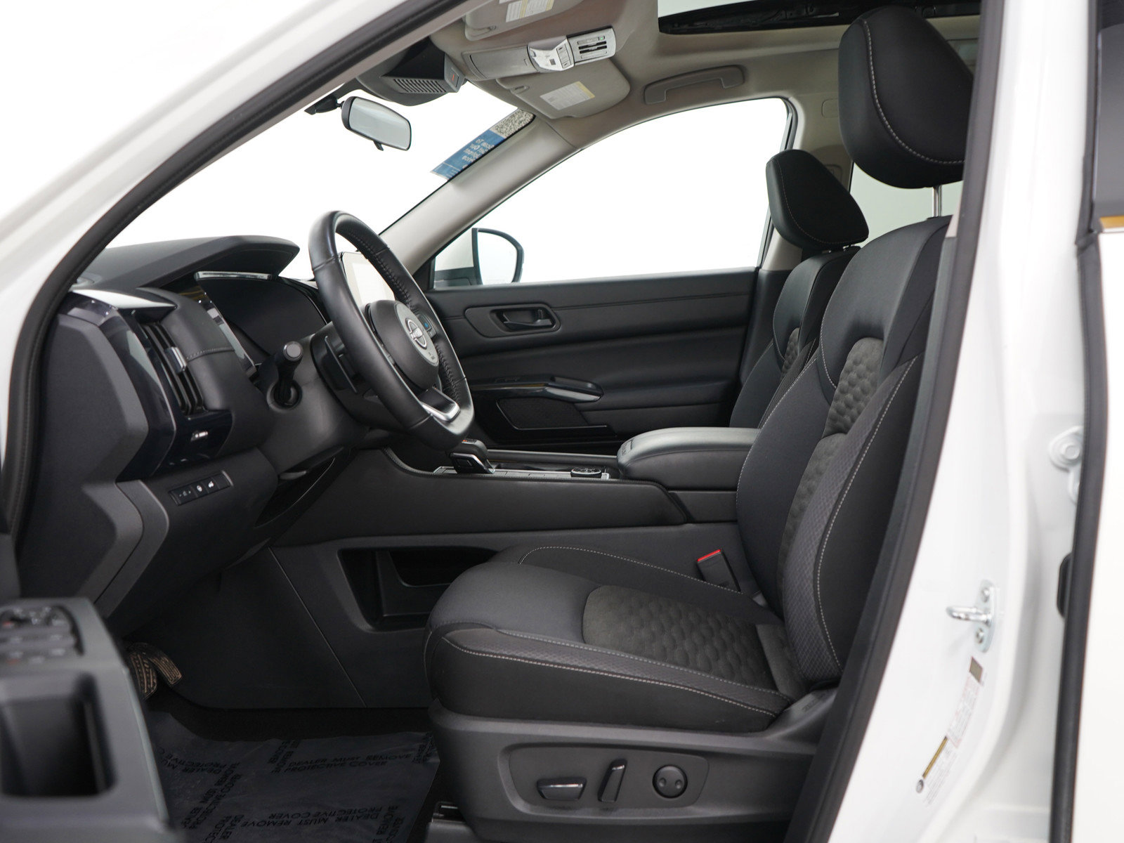 2024 Nissan Pathfinder SV photo 17