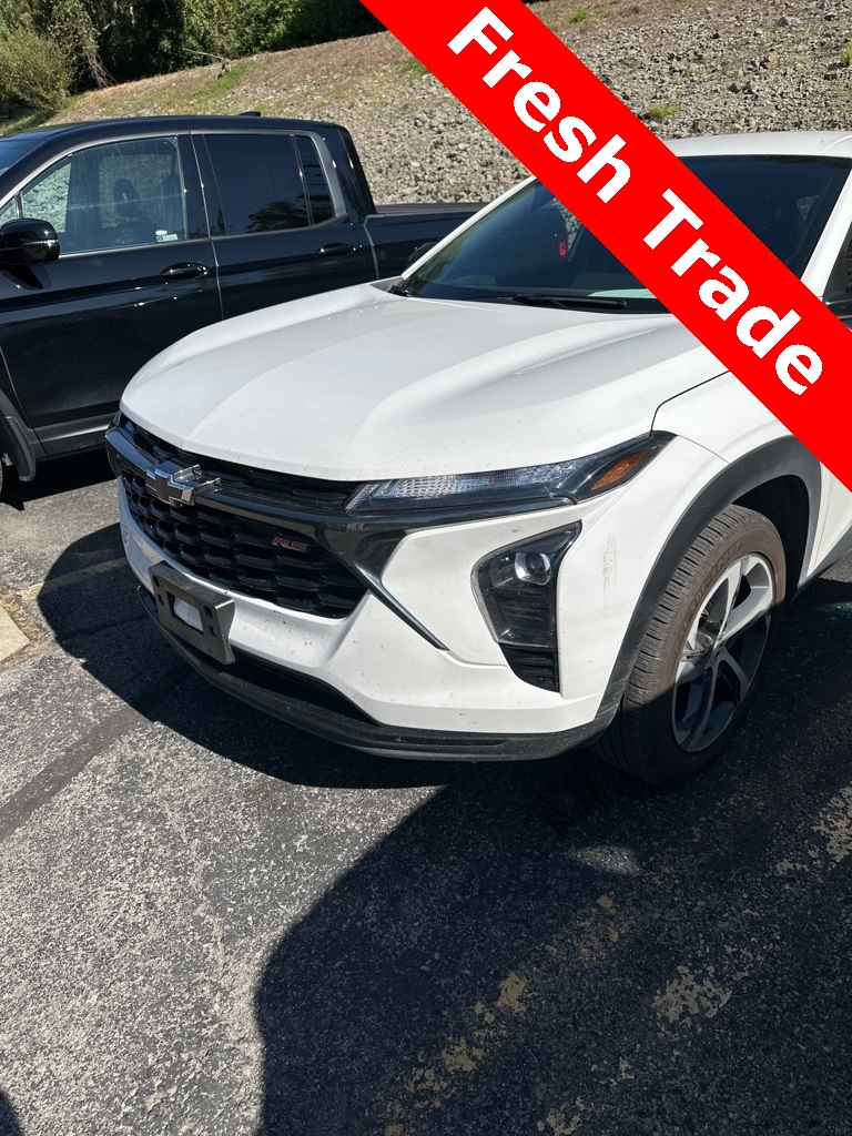 2024 Chevrolet Trax photo 2