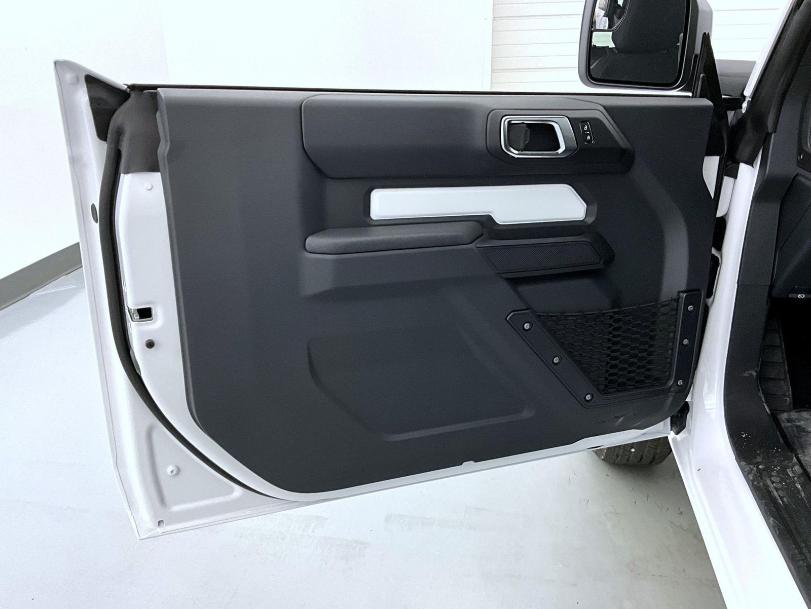 2025 Ford Bronco Base photo 9
