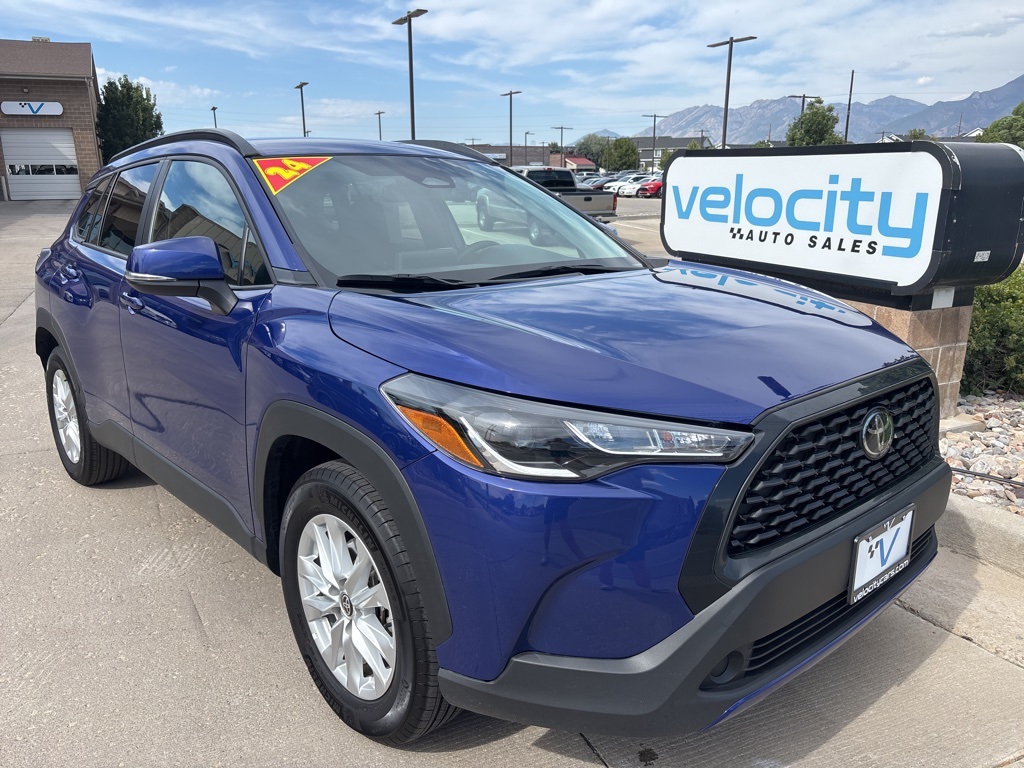 2024 Toyota Corolla Cross LE's photo