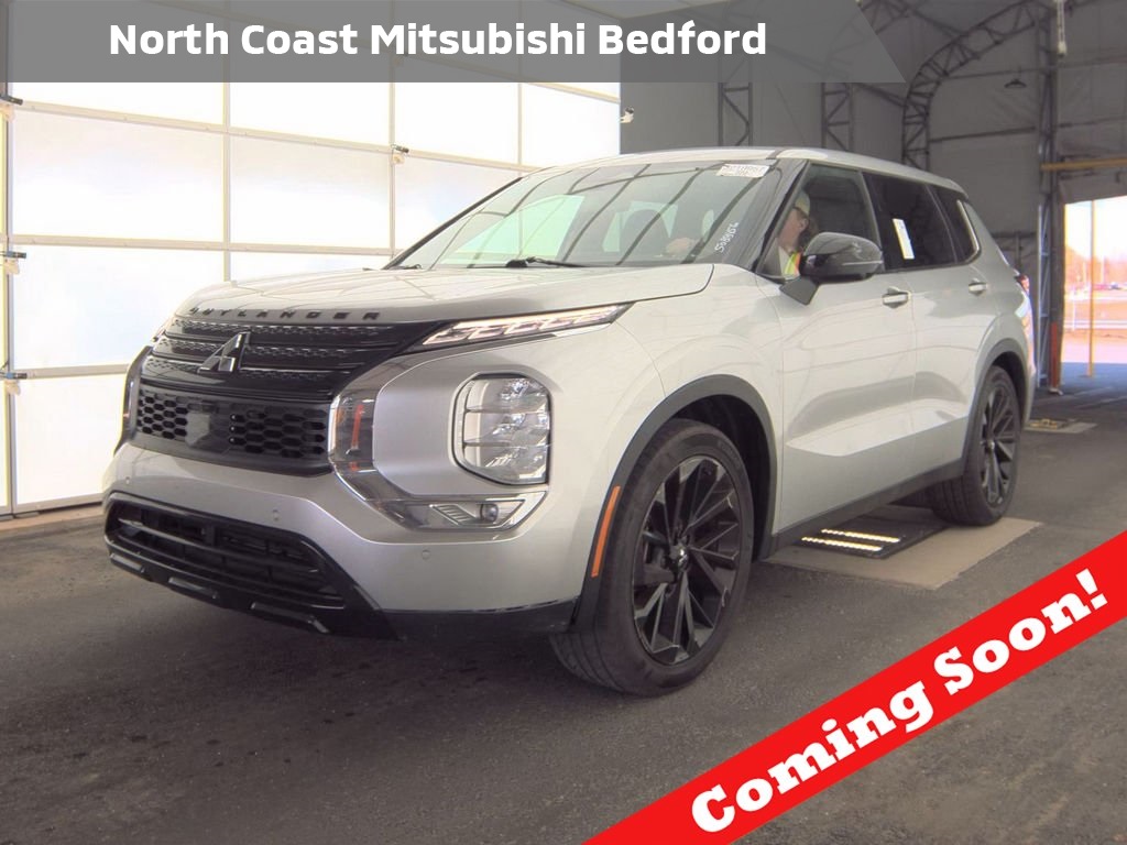 2023 Mitsubishi Outlander SE Black Edition's photo