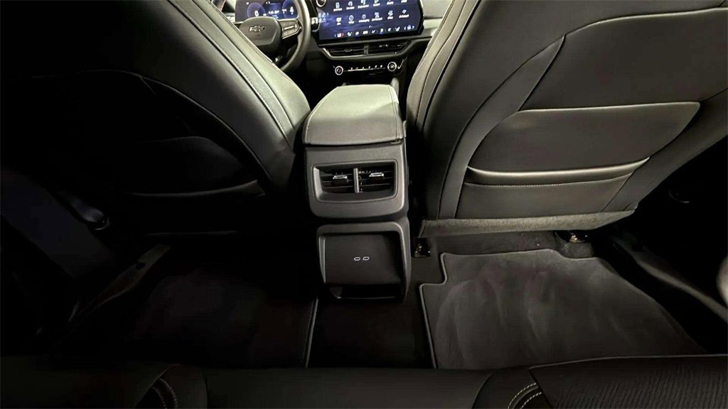 2024 Chevrolet Equinox EV 3RS photo 29