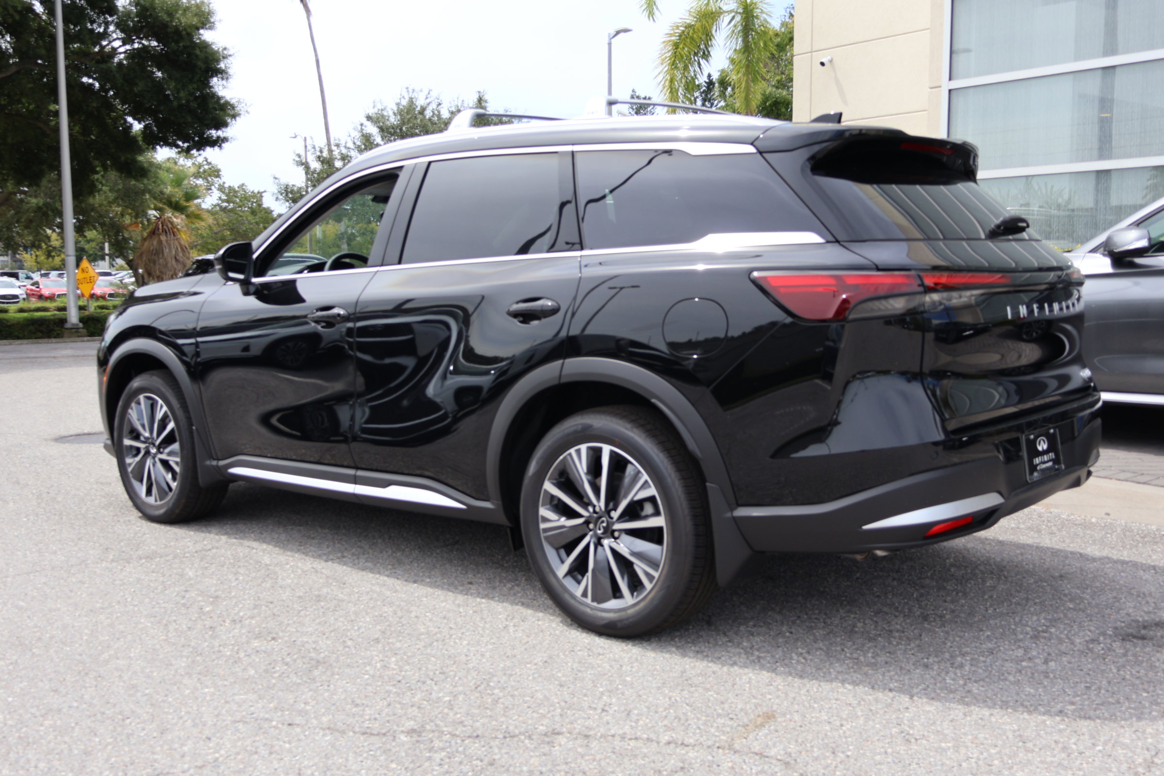 2026 Infiniti QX60 Luxe photo 2