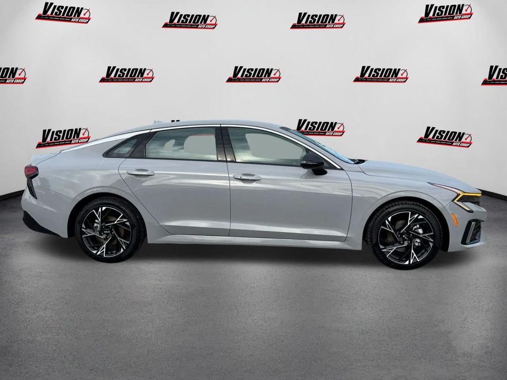 2025 Kia K5 GT-Line photo 4