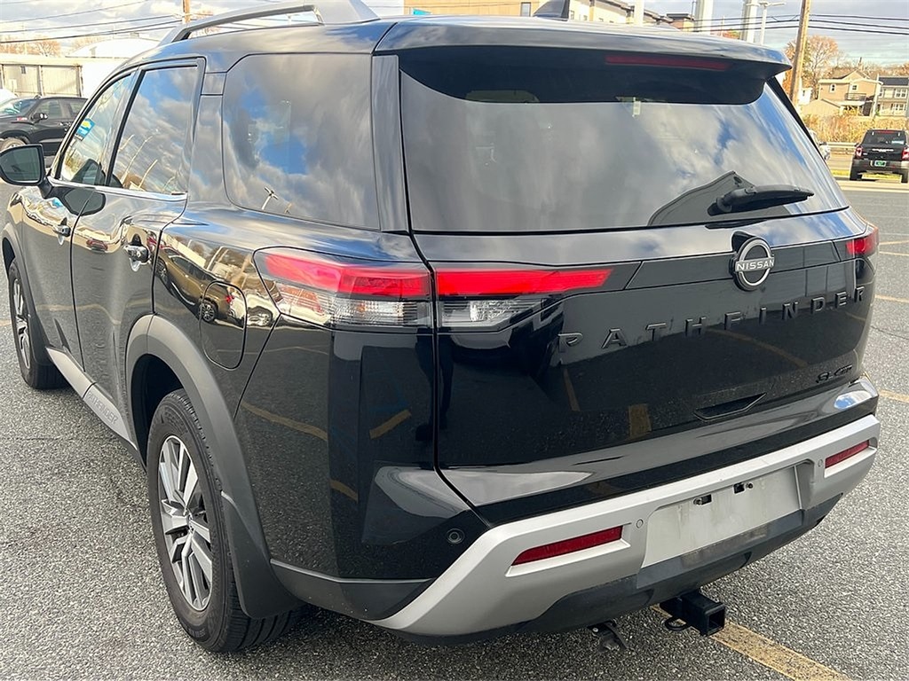 2024 Nissan Pathfinder SL photo 3