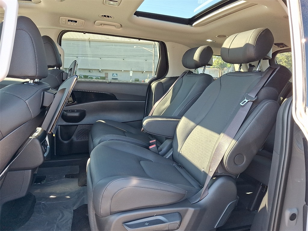 2026 Kia Carnival SX Prestige photo 4