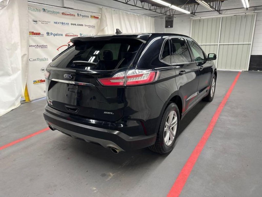 2020 Ford Edge SEL photo 2