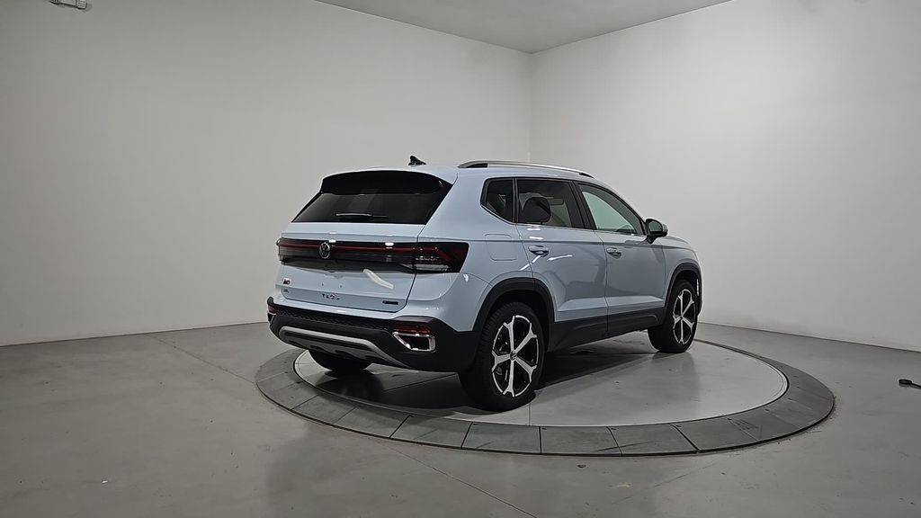 2025 Volkswagen Taos SEL photo 4