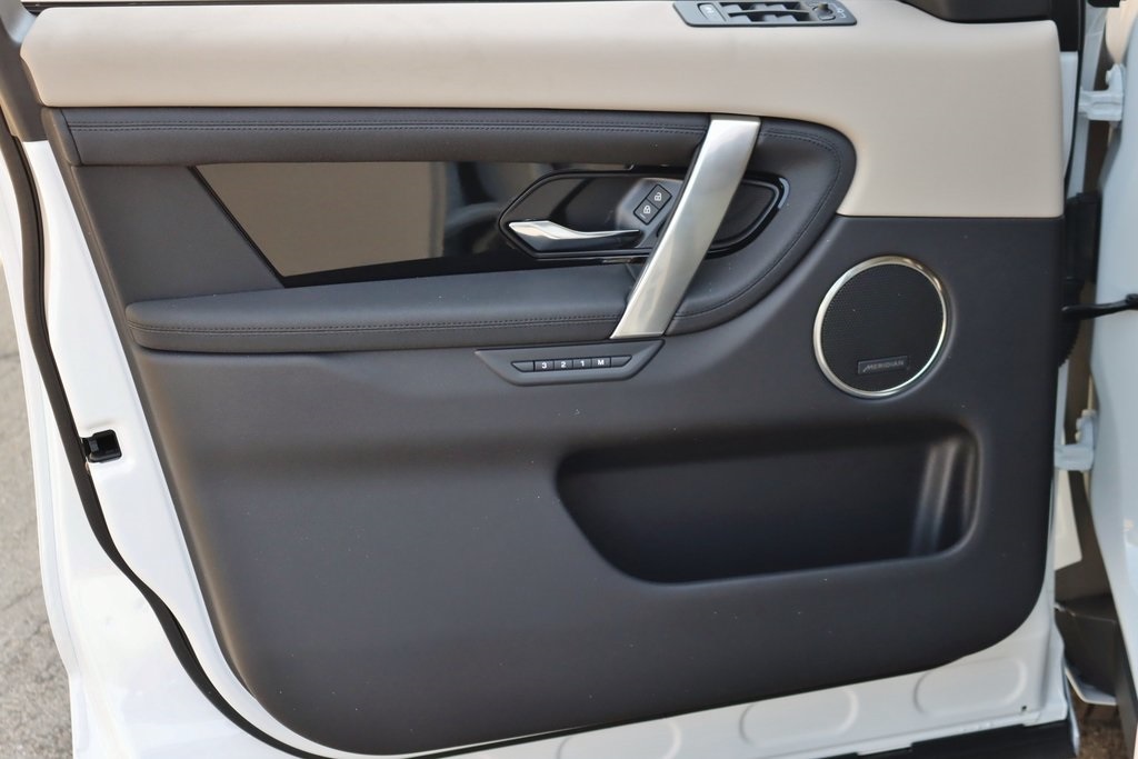 2025 Land Rover Discovery Sport S photo 7
