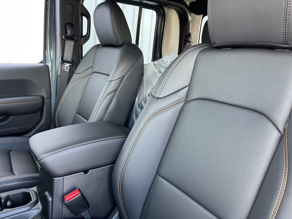 2025 Jeep Gladiator Sport photo 32