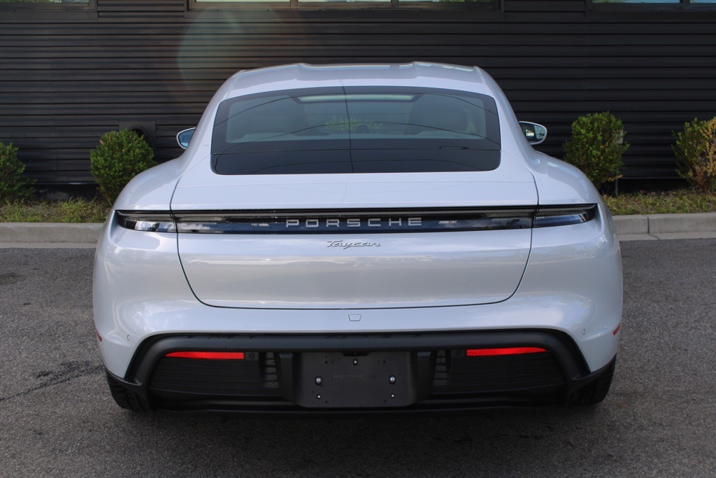 2025 Porsche Taycan photo 6