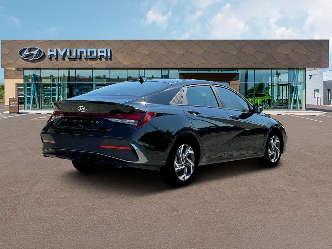 2025 Hyundai Elantra SEL Sport photo 5