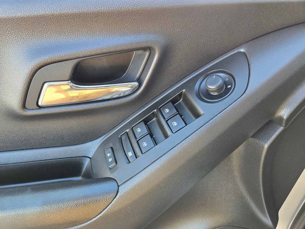 2022 Chevrolet Trax LT photo 17
