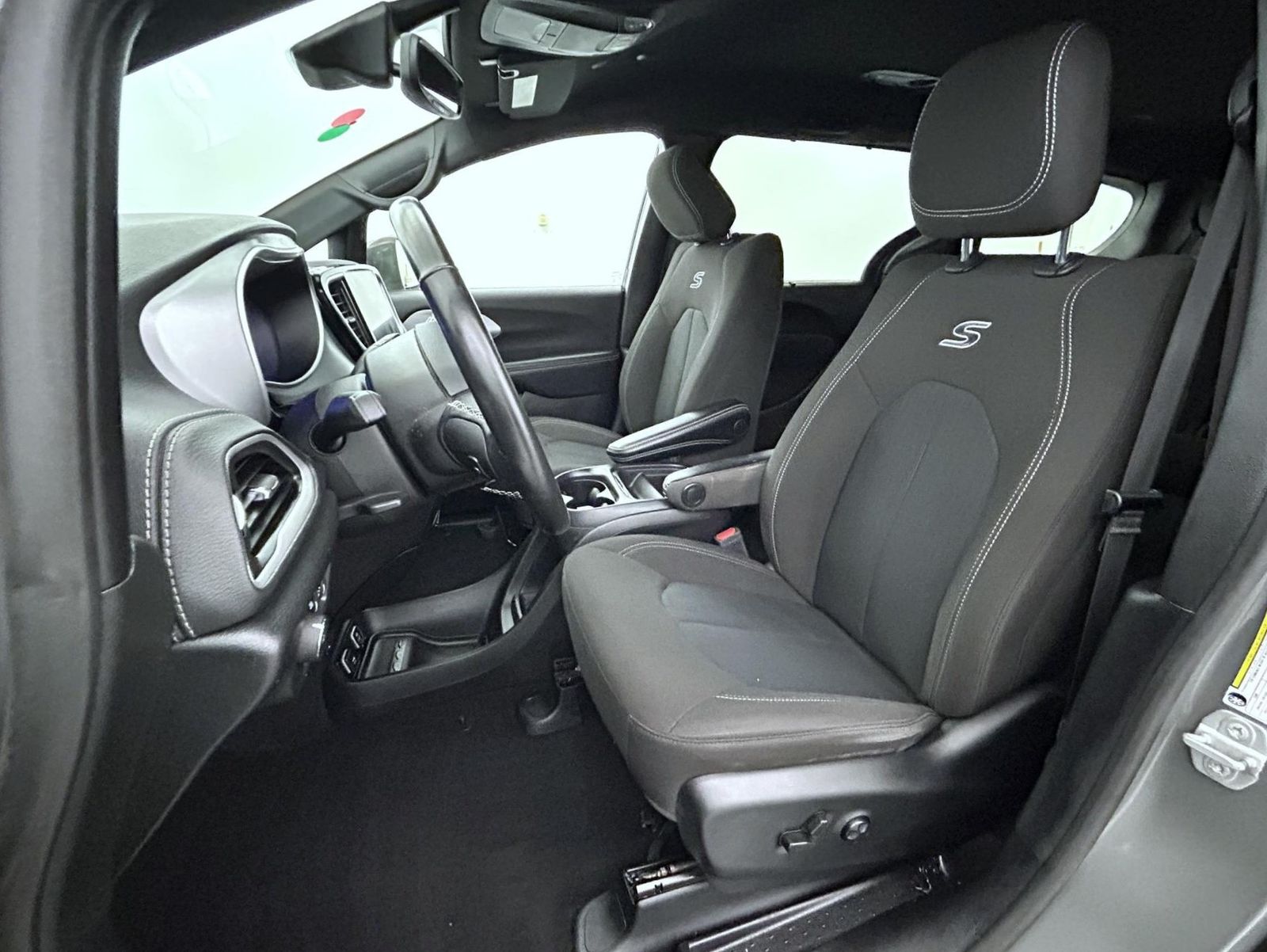 2021 Chrysler Pacifica Touring photo 10