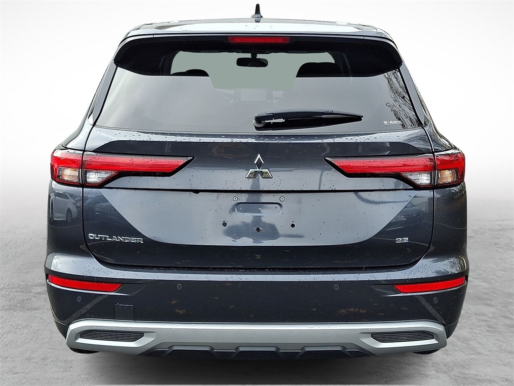 2024 Mitsubishi Outlander SE Black Edition photo 3