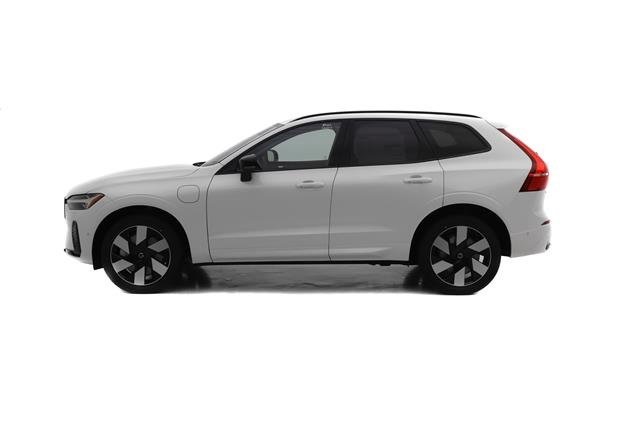 2025 Volvo XC60 Hybrid T8 Plus photo 3