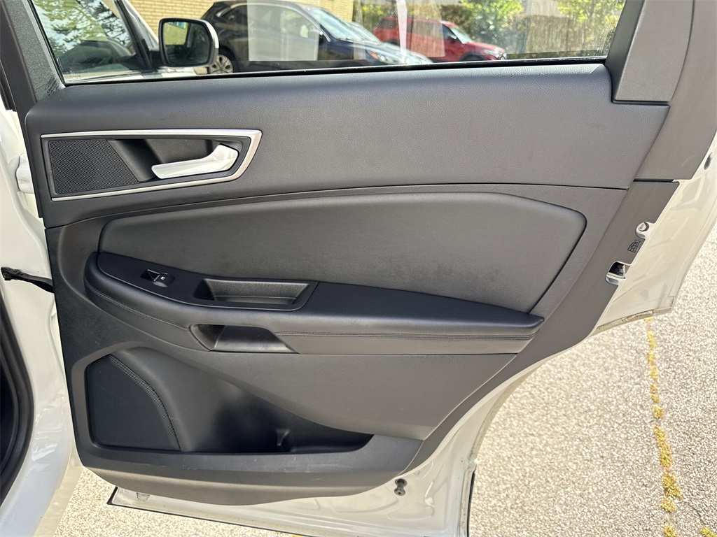 2022 Ford Edge SEL photo 28
