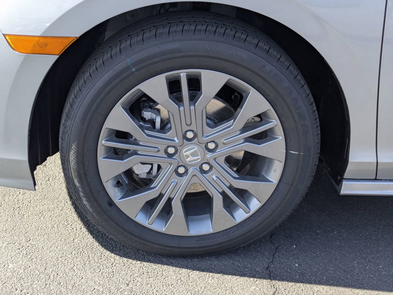 2025 Honda Odyssey Touring photo 9